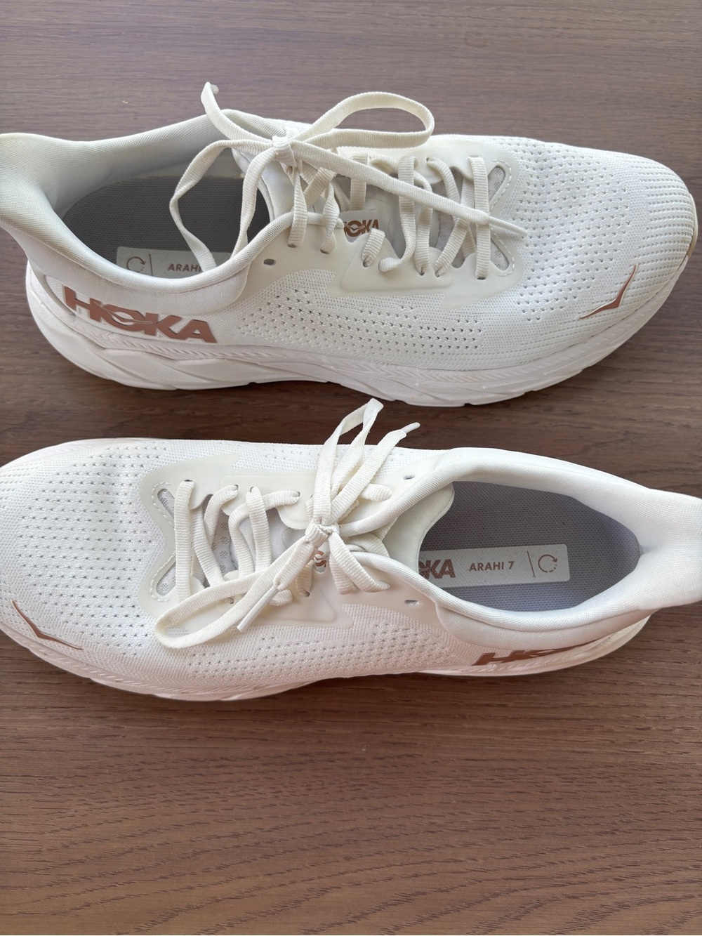 Hoka Arahi 7 White Sneakers with Rose-Gold Logo Accent size 10.   Like new! - Picture 5 of 5